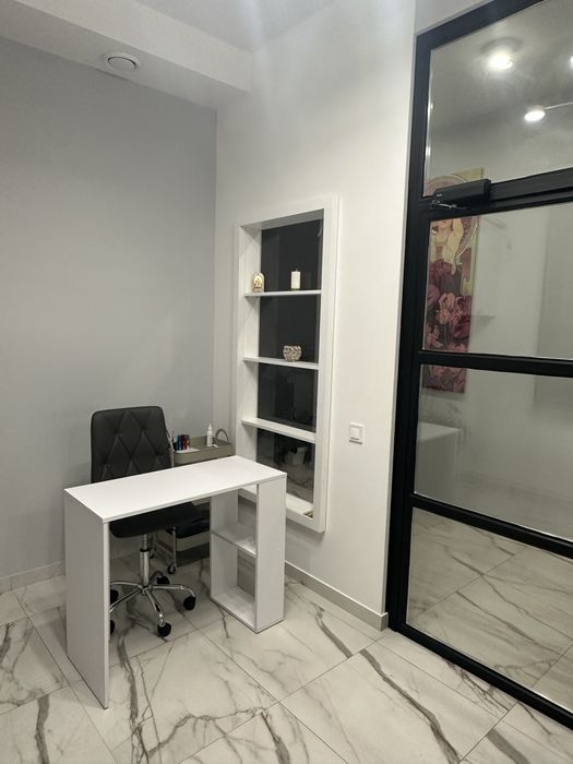 Оренда.Робоче місце майстра манікюру у салоні краси