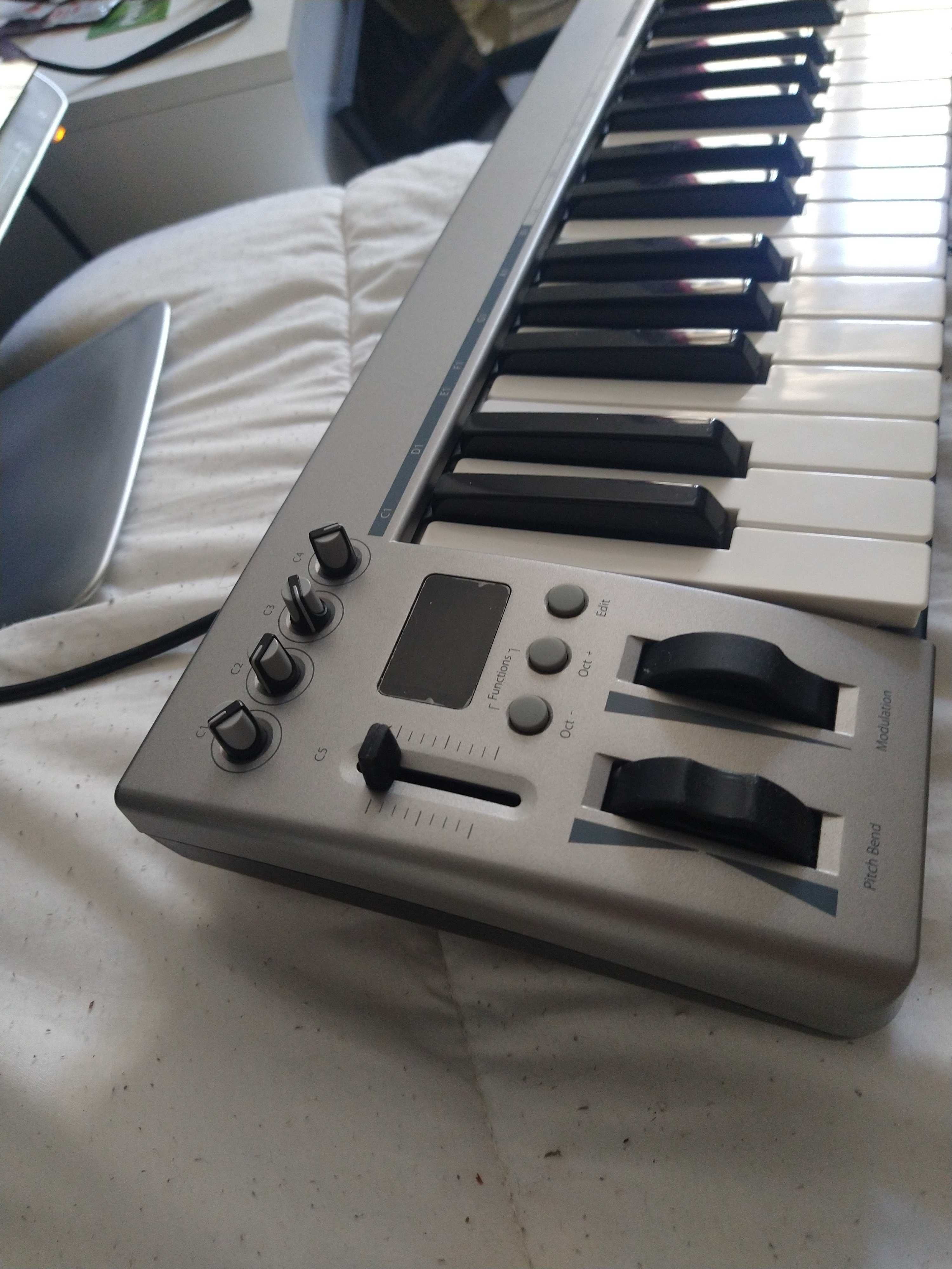 Controlador MIDI Masterkey 61 — 61 Teclas — USB — Em ótimo estado