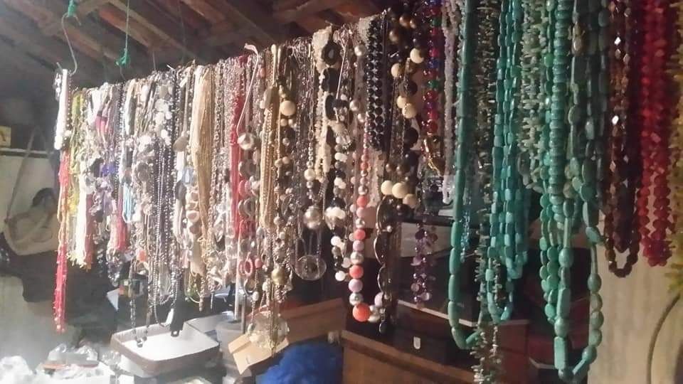 Mais de 10000 peças em bijuteria