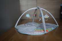 Skip Hop mata edukacyjna Chmurka Silver Lining Cloud Activity Gym
