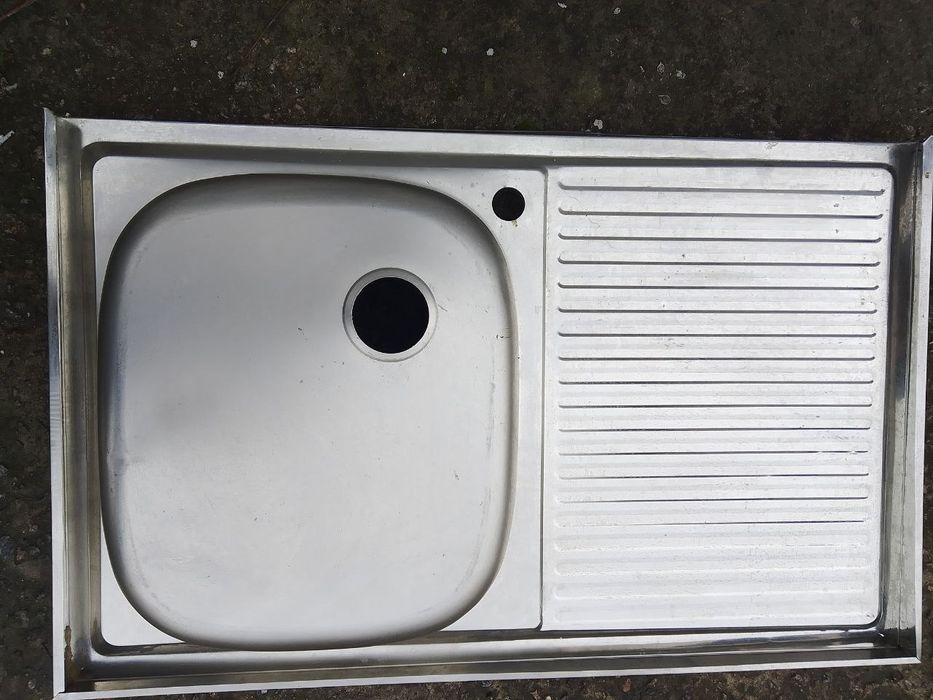 Мойка накладная.