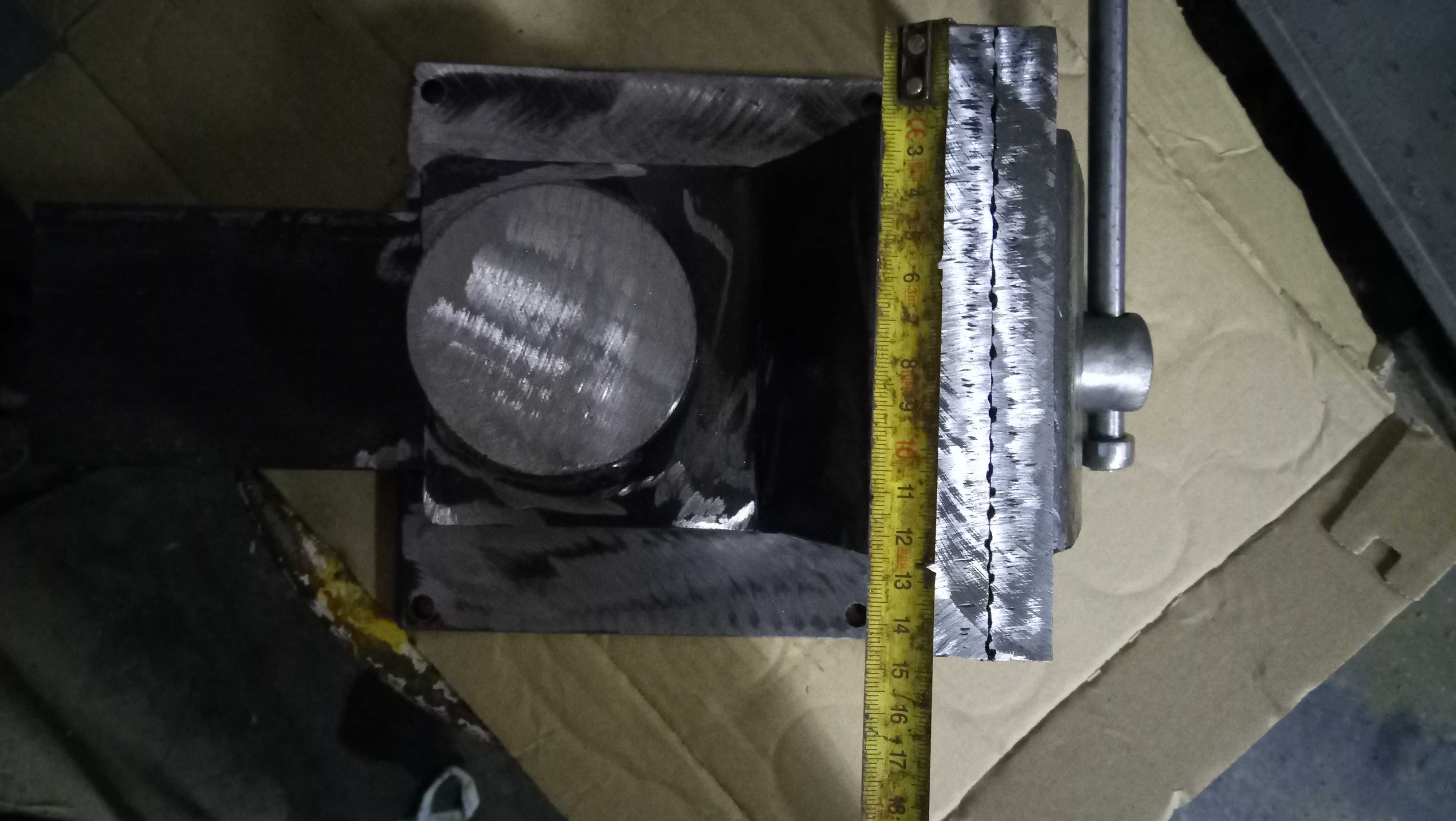 Imadło ,stalowe , slusarskie 14kg ,fi 24mm