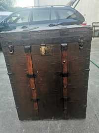 Stary kufer podrozny