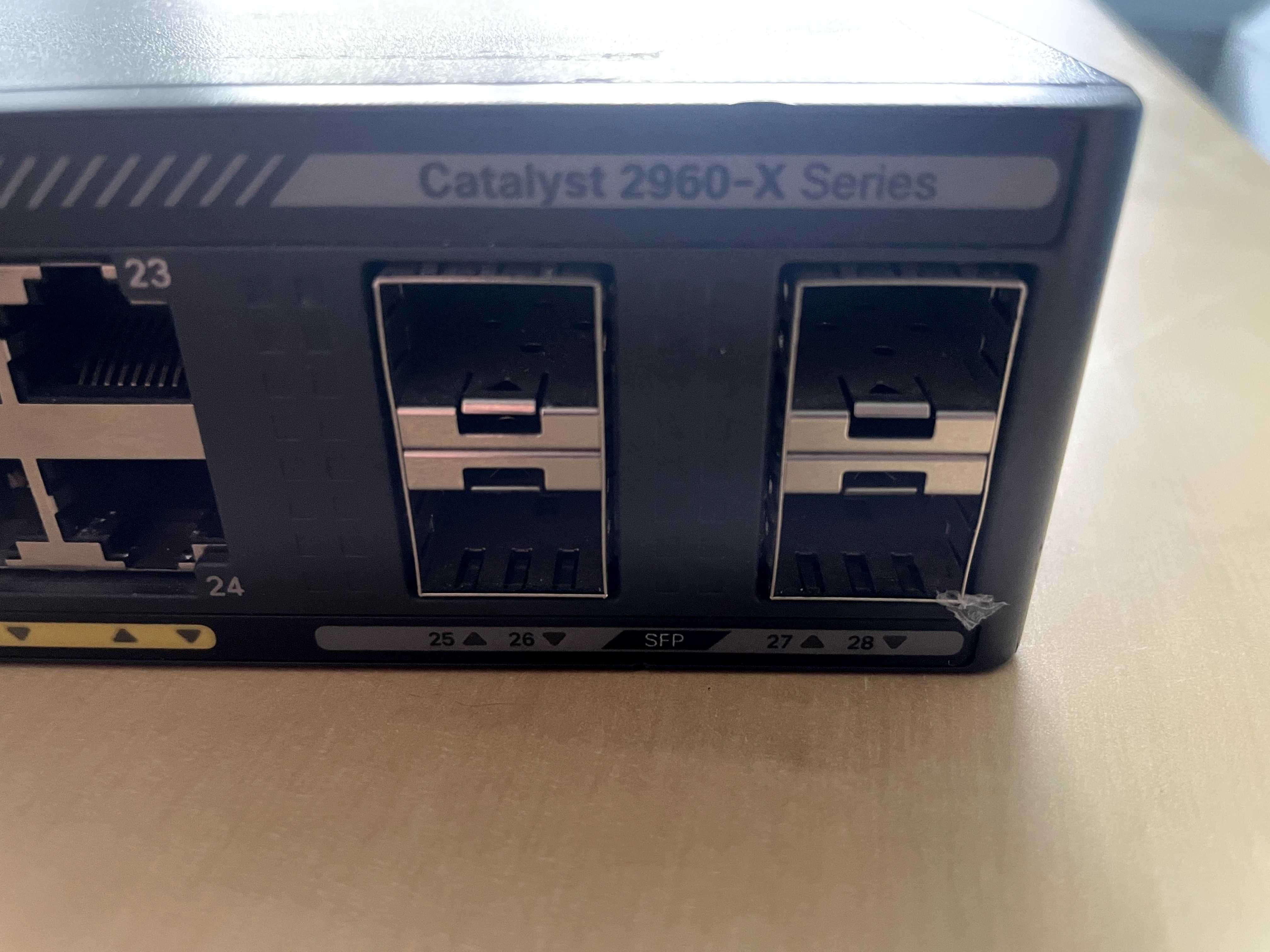 Switch Cisco Catalyst WS-2960X-24PS-L + uszy + adapter na wentylatory