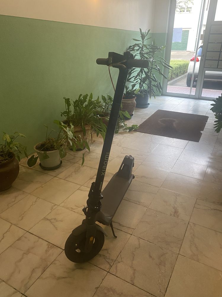 Trotinete Elétrica Xiaomi Mi Electric Scooter 4 Lite (Gen 2) Preta
