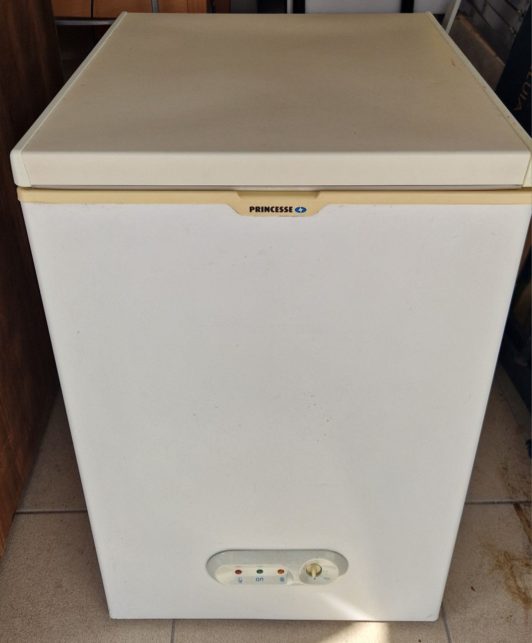 Arca congeladora vertical Princesse. Modelo CH11A+.