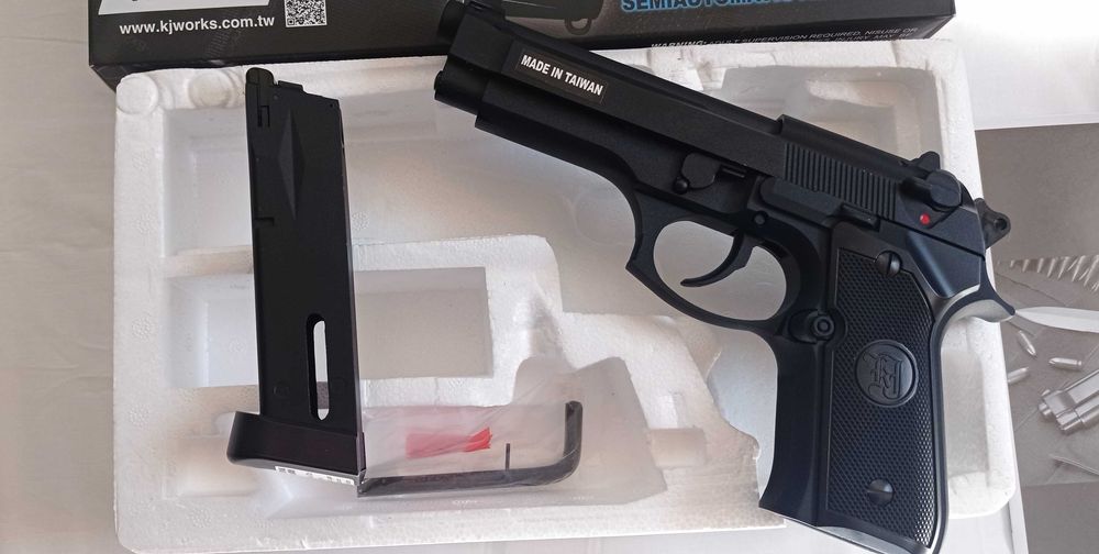 Pistola KJW full metal blowback airsoft Novo