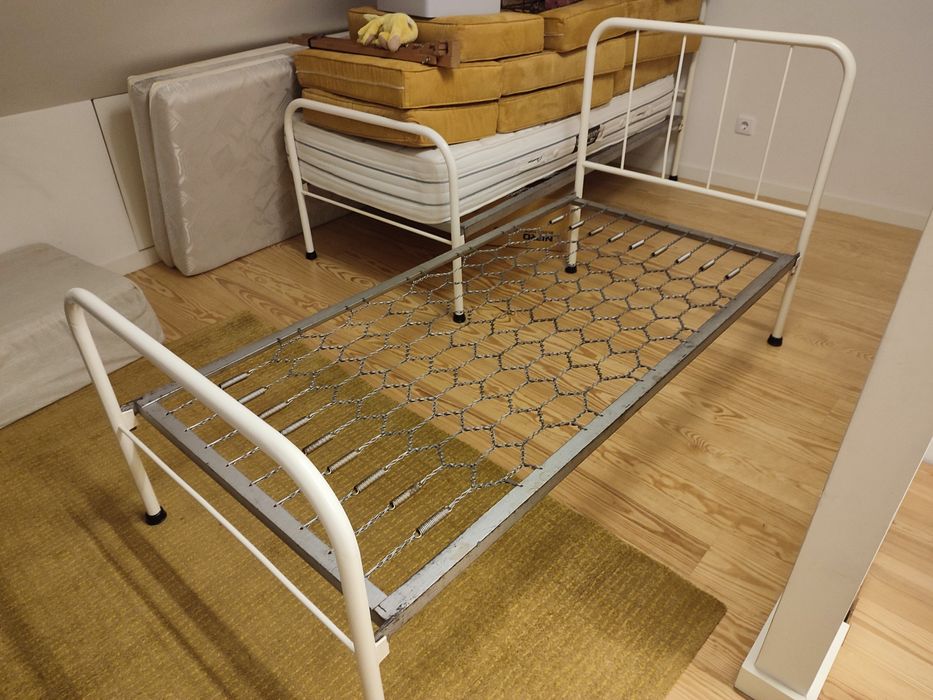 Cama de solteiro com colchão