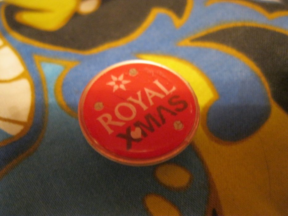 значок коллекция британия royal xmas пластик кнопка брошка брошь рожев