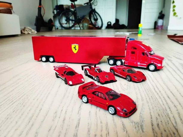 Продам набор Ferrari hot wheels