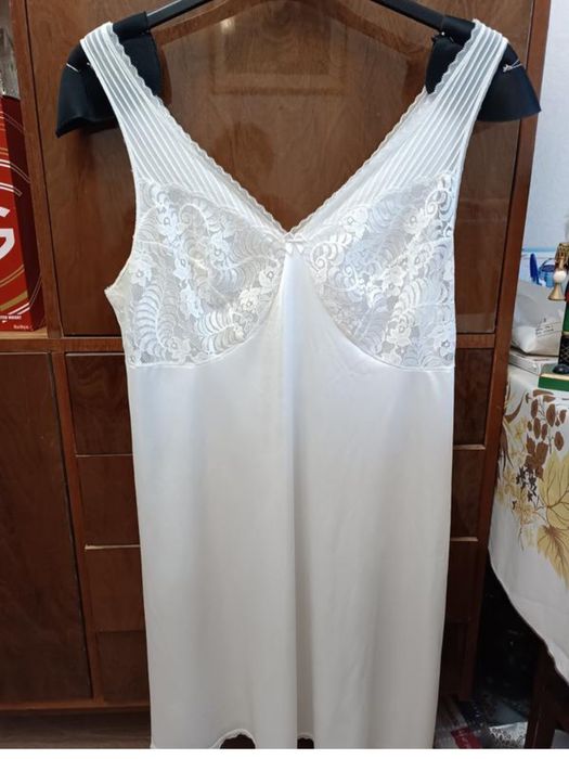 Жіноча нічна сорочка-комбінація