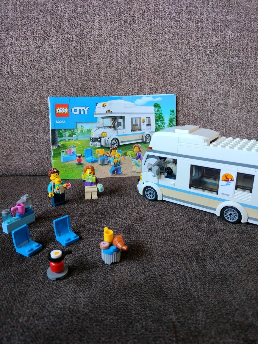 LEGO City 60283 - wakacyjny kamper