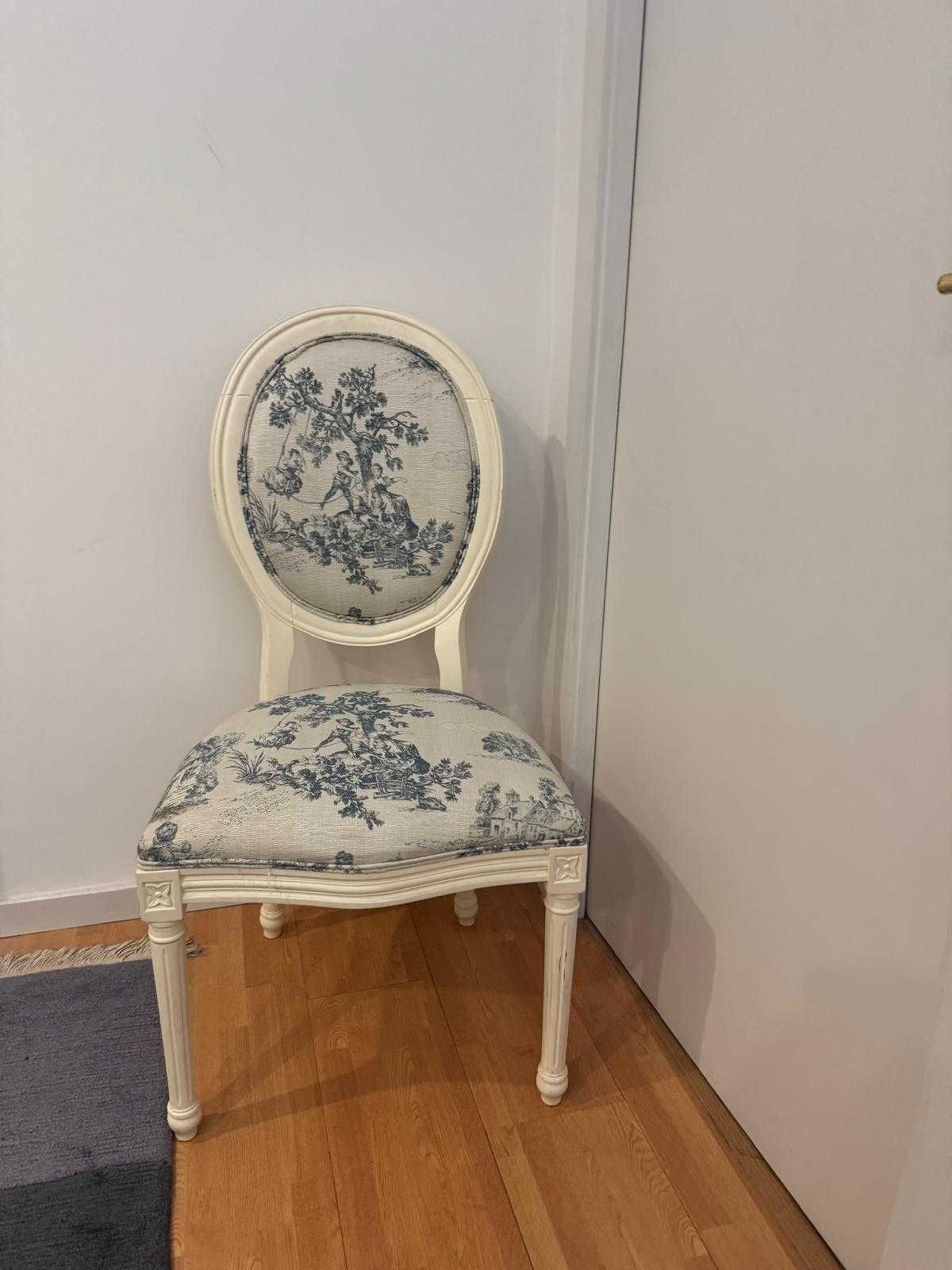 Mesa Jantar Clássica com 4 Cadeiras da marca Homes in Heaven
