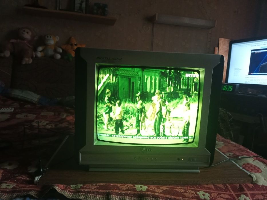 телевизор LG -15''