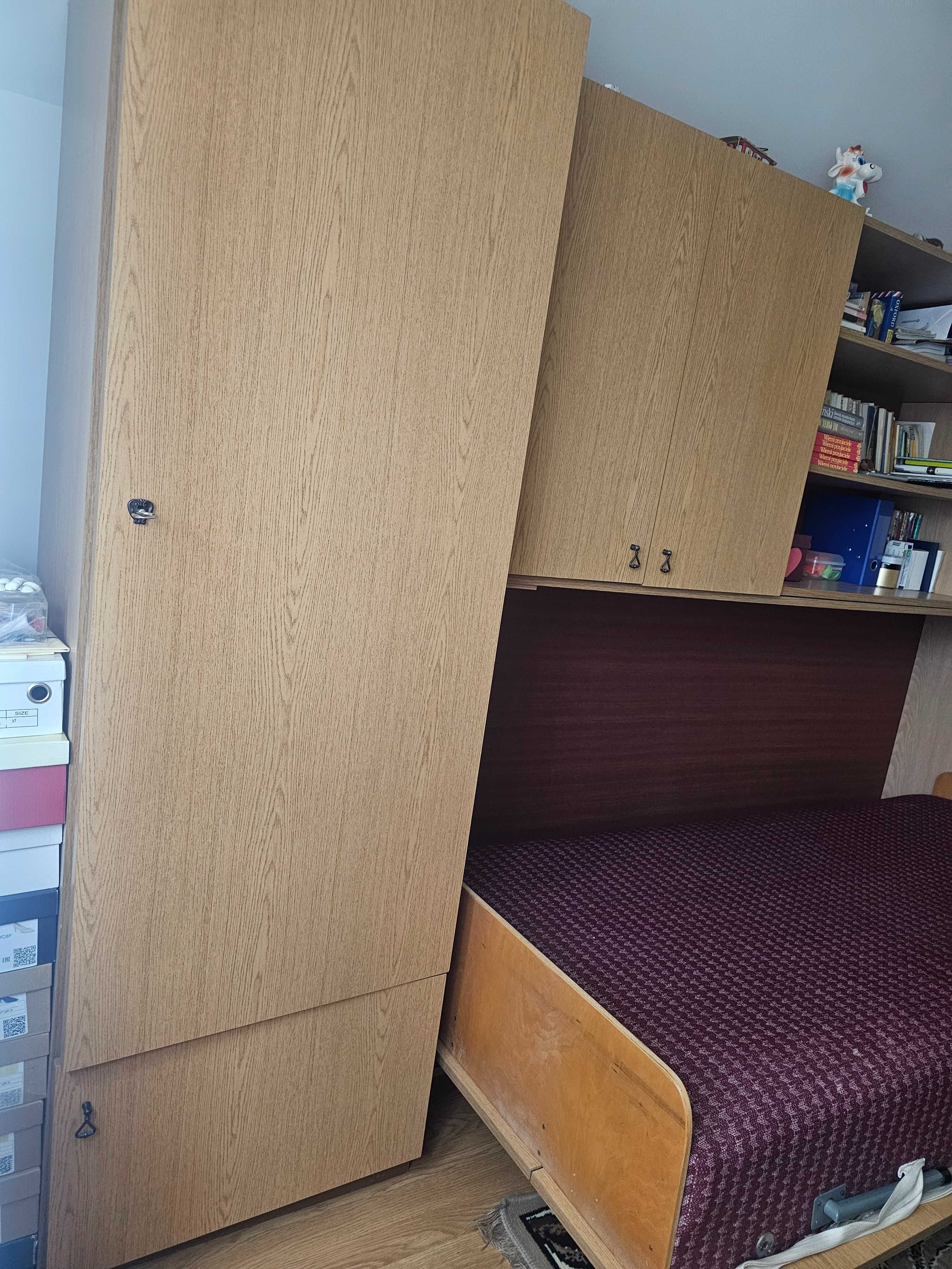 Tapczanpółka z biurkiem, szafą i łóżkiem