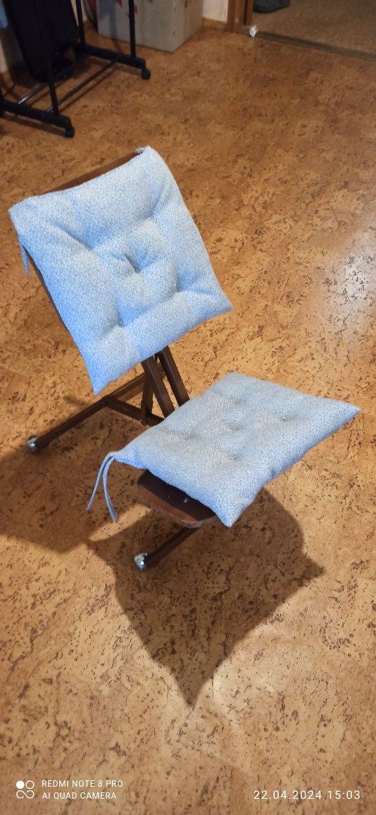 Ортопедическое кресло для поддержки осанки при сидячей работе.