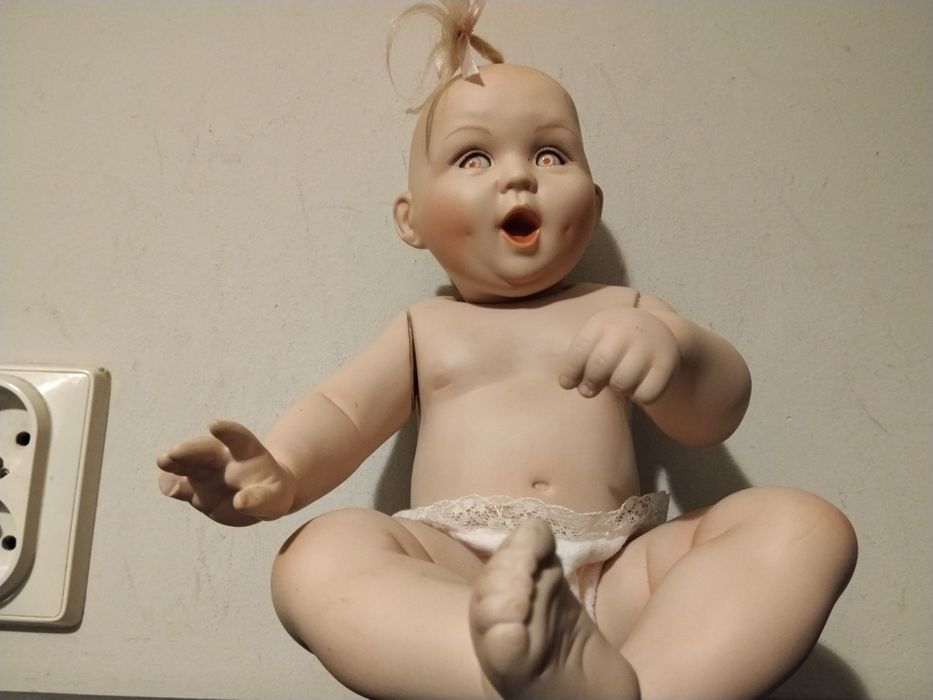 Lalka porcelanowa sygnowana Titus Tomescu