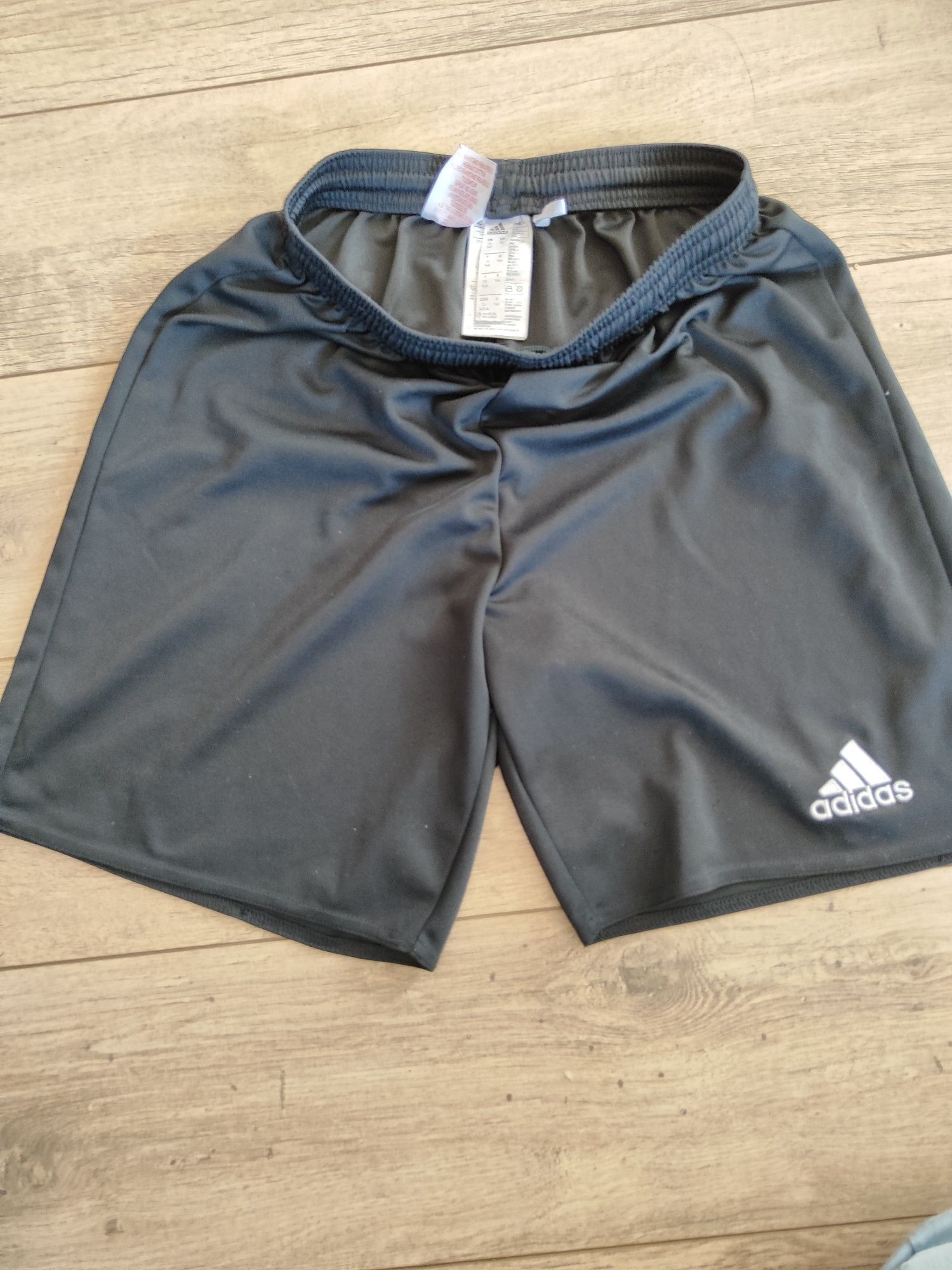 Spodenki adidas 152