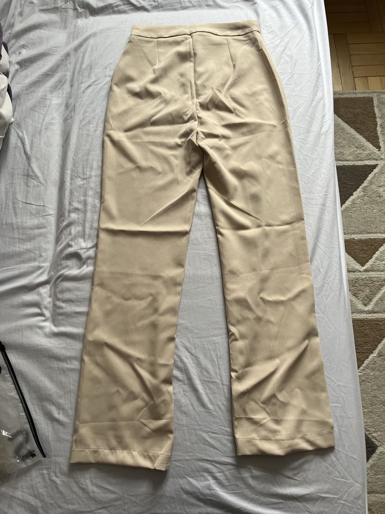 Spodnie z luznymi nogawkami