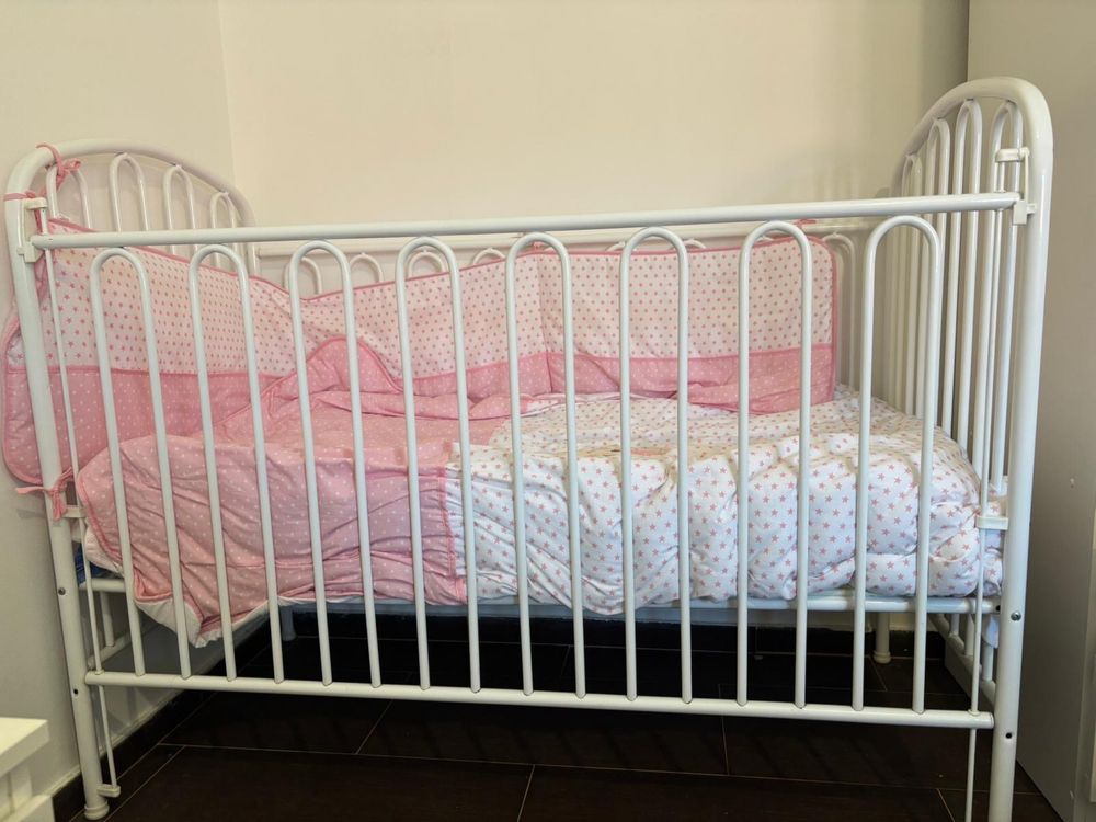 Cama de bebe com pouco uso