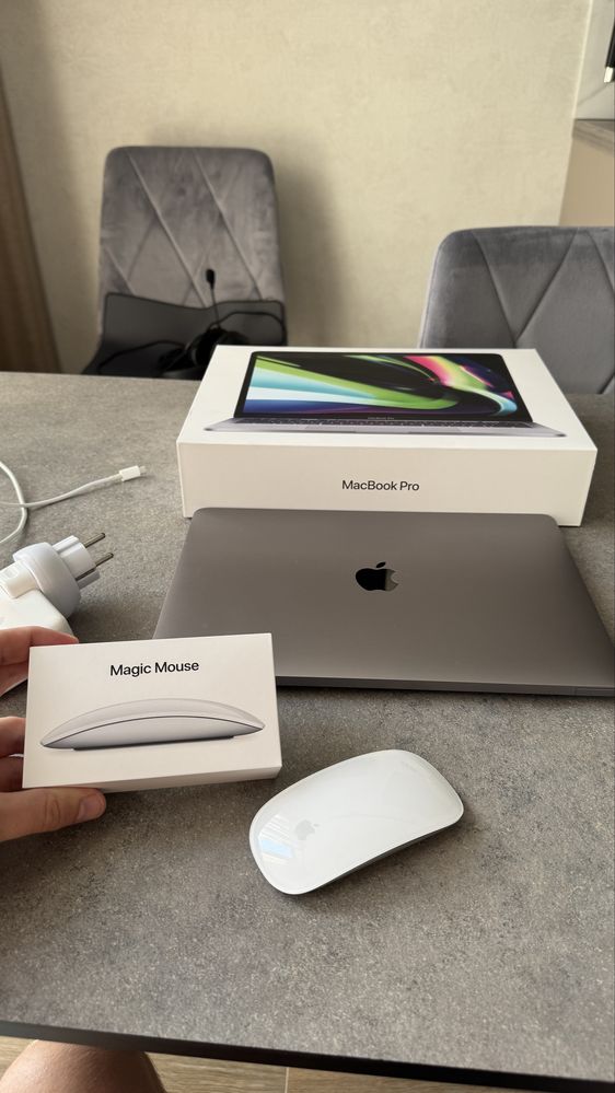 Продам Macbook Pro M1 13 2021 8gb 256 + Magic Mouse2