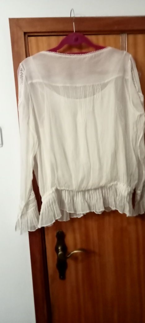 Blusa em organza cor beje