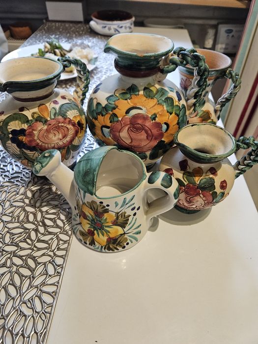 Ceramiczne piękne wazony dzbanki