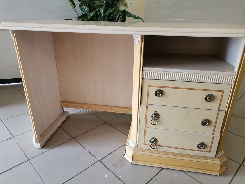 Conjunto de Quarto em Madeira