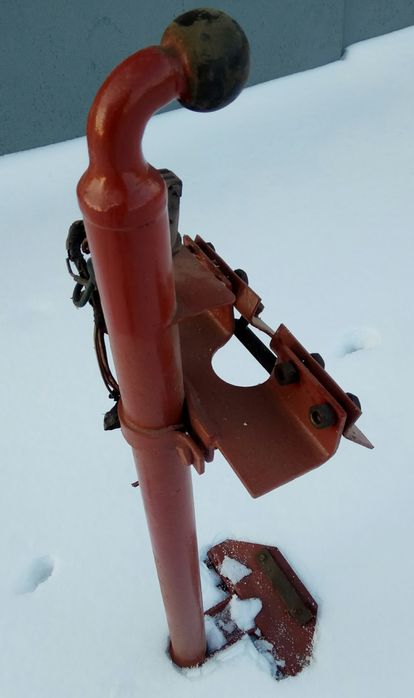 Фаркоп. Масляний радитор Зил.Сальник ступицы зил. Фонари грузовых разн