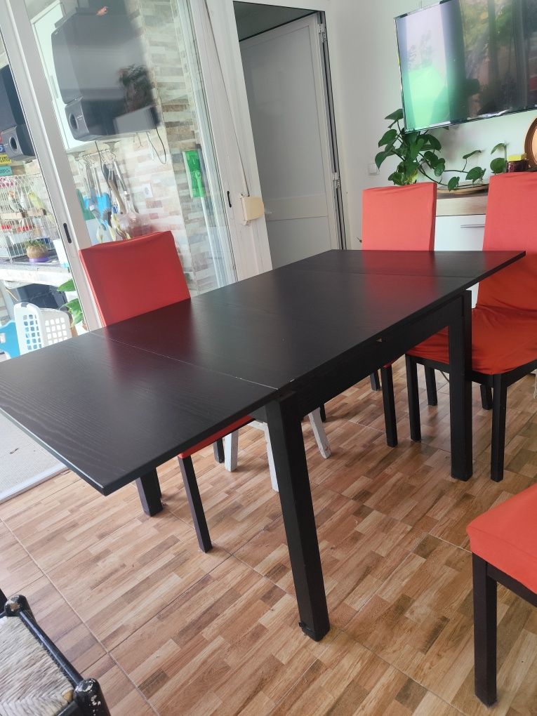 Mesa e cadeiras IKEA