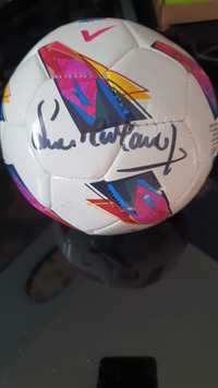 Piłka z autografem Steva Mcmannamana