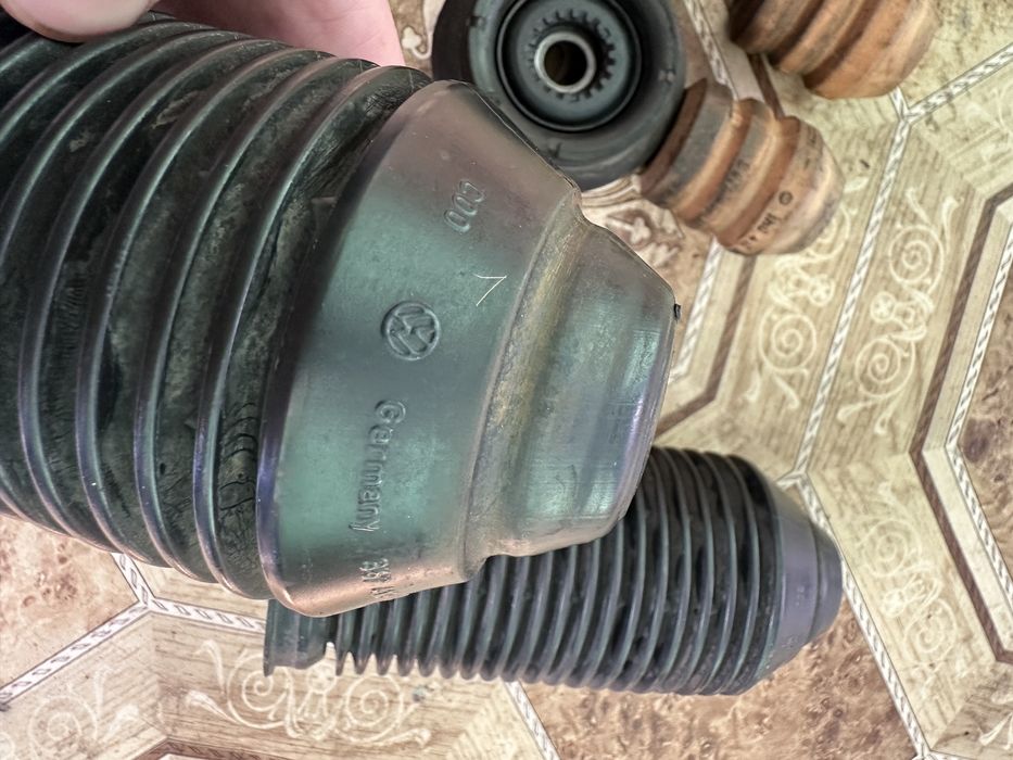 Опорники,пыльники, отбойники Golf 4