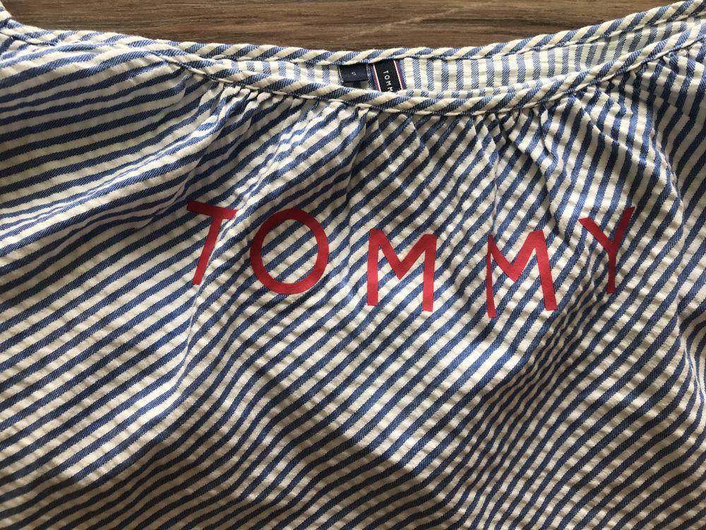 Top bluzka Tommy Hilfiger z falbanką