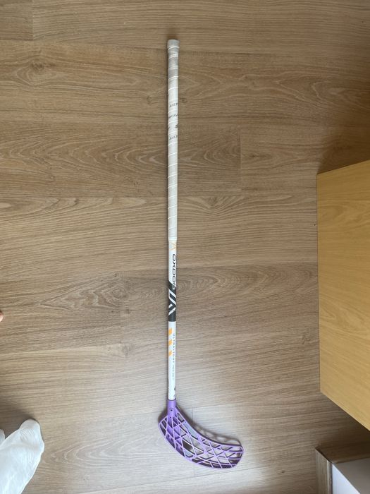 Kij do unihokeja dla osób leworęcznych oraz pokrowiec i dwie piłki