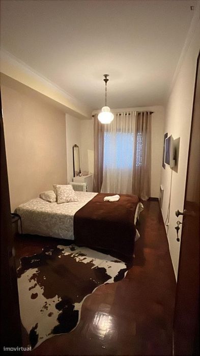 Quarto - localizado em Saldanha Lisbon