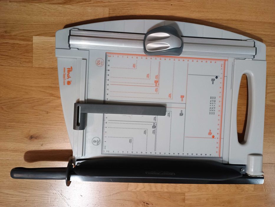Podwójna gilotyna do papieru "Peach" PC100-14 Twin Cutter