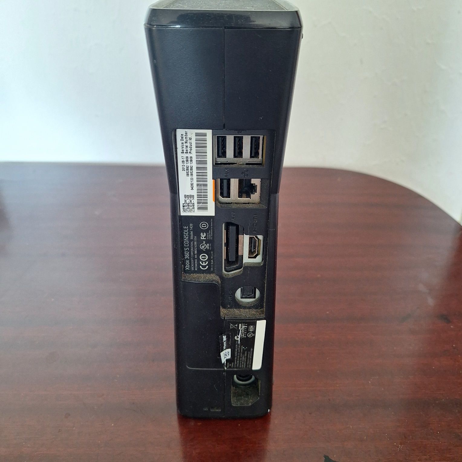 Xbox 360 só consola sem disco interno.