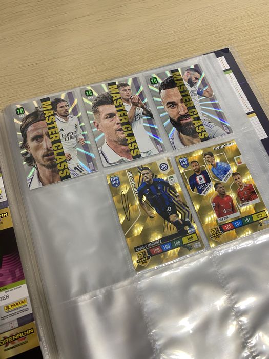 Album pilkarski z kartami