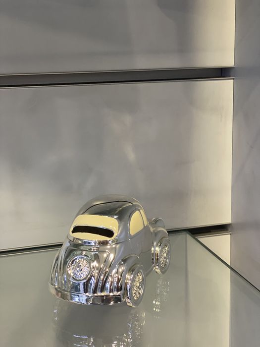 Mealheiro em forma de carro