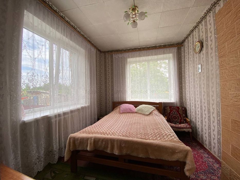 Продам будинок з великою земельною ділянкою