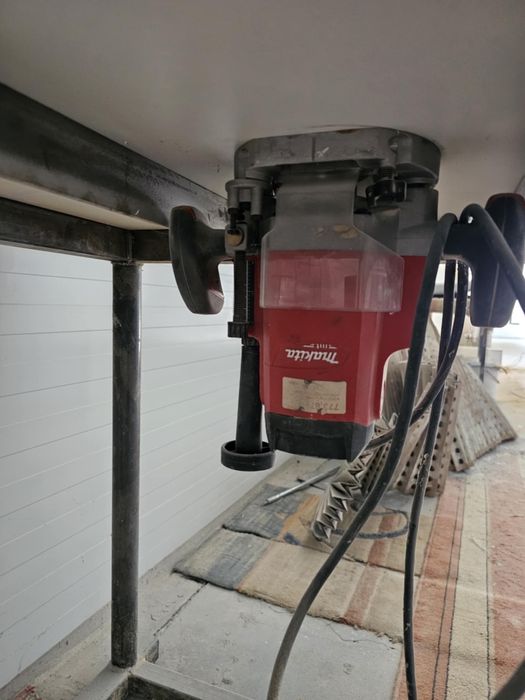 Frezarka w zabudowie Makita