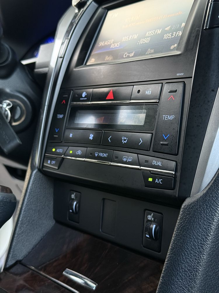 Продам официальную Toyota Camry 2015года