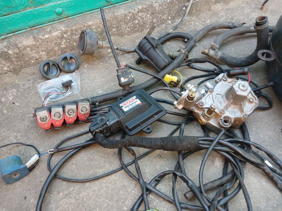 Комплект ГБО полный комплект баллон Atiker Tomasetto GoFast 200 Valtek