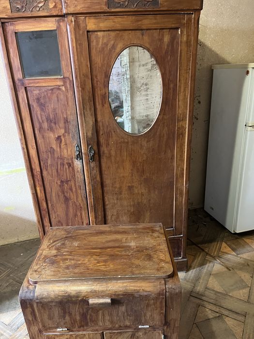 Антикварна шафа. Дерево + тумбочка