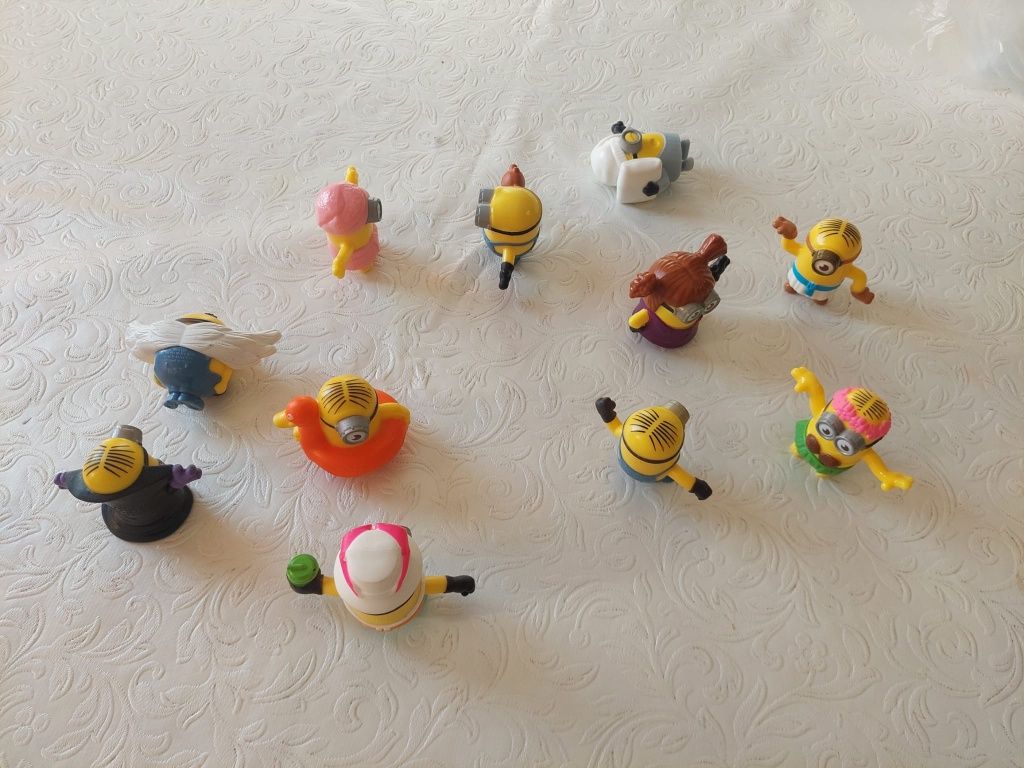 Variados bonecos