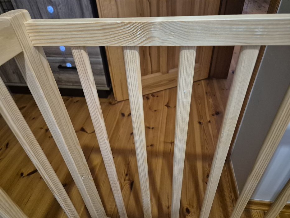 Łóżeczko z materacem