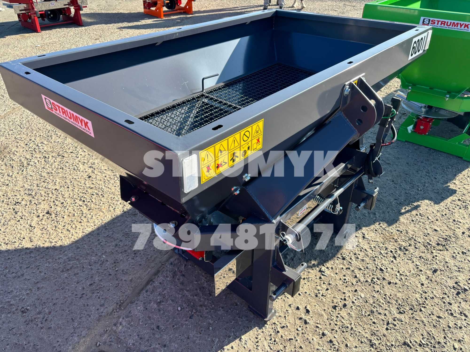 ROZSIEWACZ NAWOZU dwutalerzowy STRUMYK 400 - 1400l hydraulika plandeka
