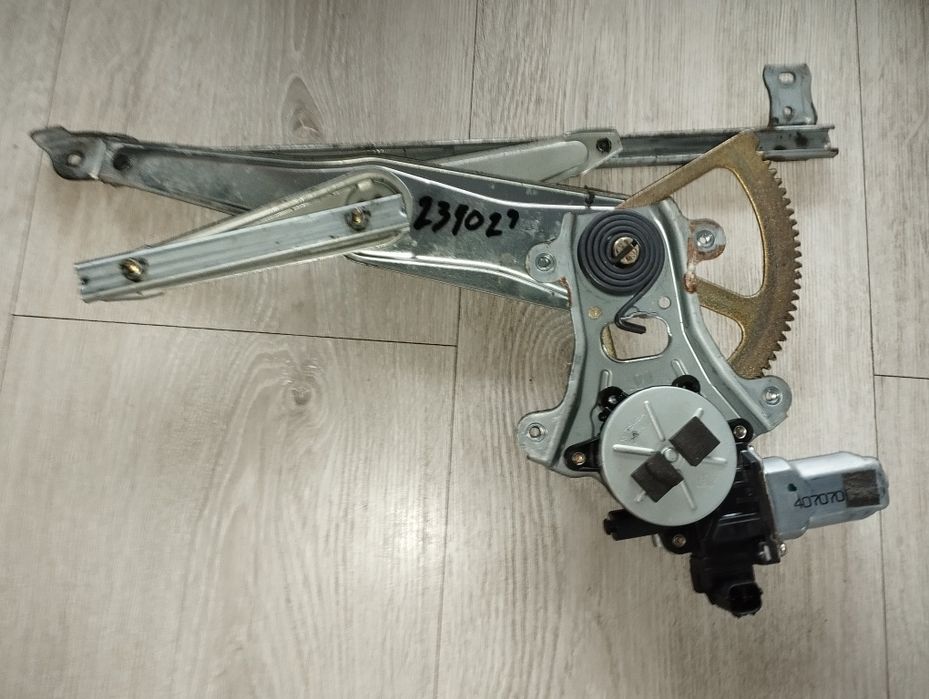 Elektryczny podnośnik szyby przedniej przód Subaru Outback ]10 ovoko