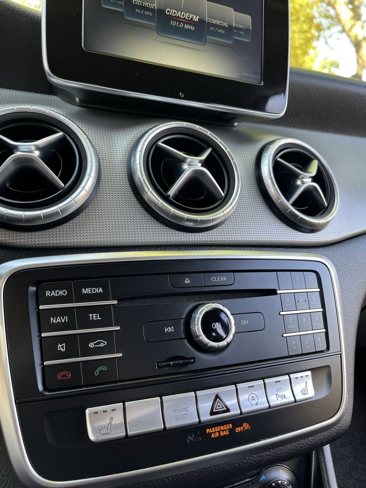 Mercedes-Benz CLA 180 D Urban Caixa auto