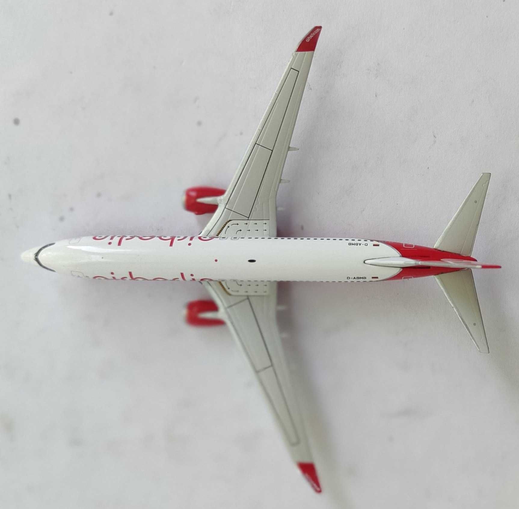 Модель самолета Boeing 737 Air Berlin (масштаб 1:400)
